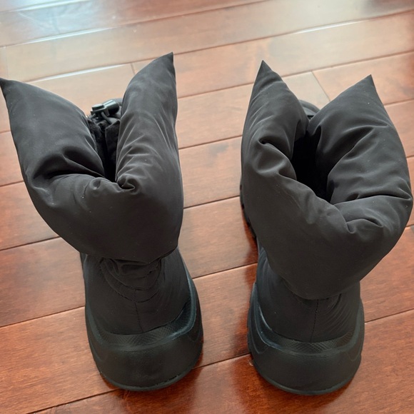 NWOT H & M Black Puffer Ankle Boots - Picture 5 of 8